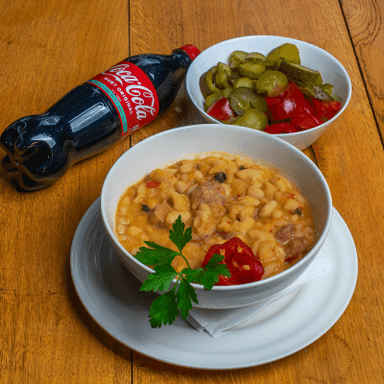 Iahnie de fasole cu cârnați