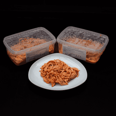 Spaghete cu pui și sos roșu 500g