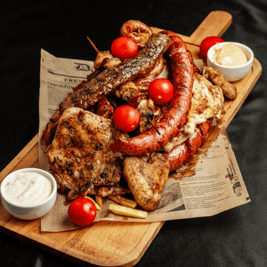 Platoul familiei de porc și pui